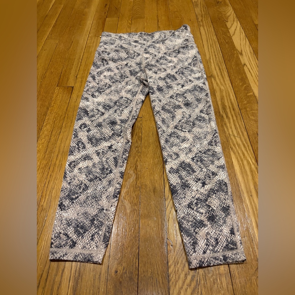 GAP Fitness Medium Regular Snakeskin Print Leggings